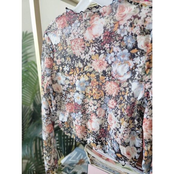 BNWOT Black Sheer Floral Crop Top - Picture 7 of 9